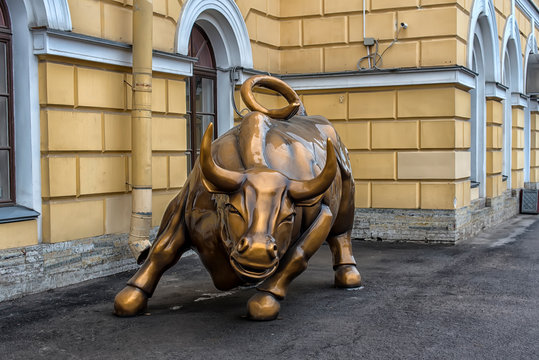 Bull sculpture on a city street