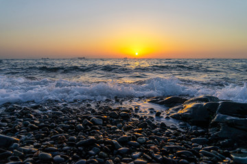 朝日と浜に寄せる波DSC2969