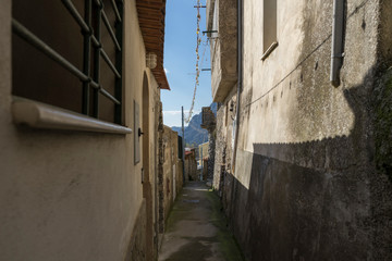 Fototapeta na wymiar Narrow alley in Nocelle village, amalfi coast. Amazing day hike