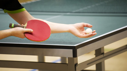 Naklejka premium table tennis player doing a serve, close-up