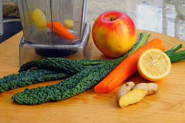 Making fresh kale, apple, carrot and ginger green smoothie