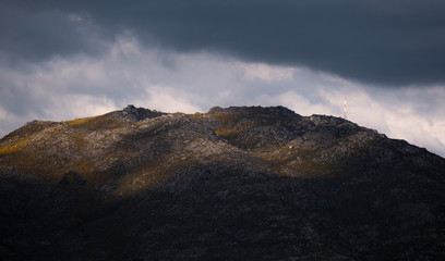 Portugal montanha com céu dramático