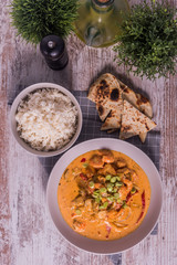 Curry de langostino con arroz basmati 
