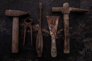 Stare narzędzia budowlane i remontowe 