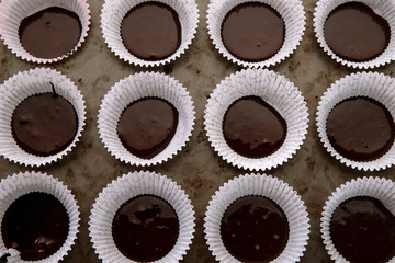 Pieczenie muffinek czekoladowo waniliowych