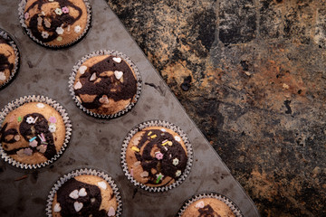 Pieczenie muffinek czekoladowo waniliowych