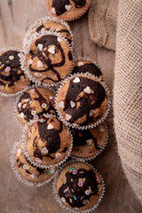 Pieczenie muffinek czekoladowo waniliowych