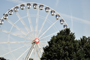 Fototapeta premium ferris wheel on blue sky