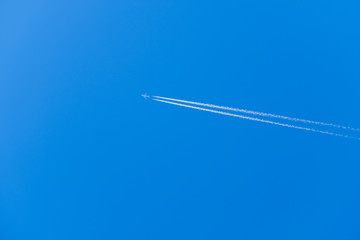 写真素材 青空 太陽 逆光 雲 春の空 背景 背景素材 3月 コピースペース Wall Mural Rummy Rummy