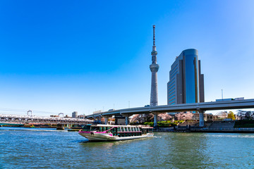 春の隅田川