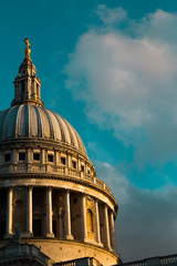 Fototapeta na wymiar dome of st pauls cathedral in london
