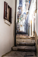 Fototapeta na wymiar Narrow streets and stairs lined with white houses