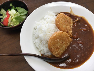 ハッシュドポテトを入れたカレーライスセット