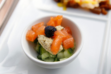 Focus on the diced smoke salmon with lumpfish roe, cucumber and artichoke tartare as the starter for dinner in Paris