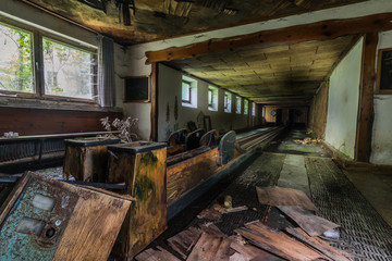 verlassene kegelbahn in einem gasthaus
