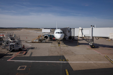 Aéroport, Avion au sol