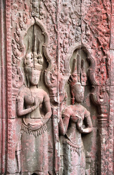 Wall carving with two dancers apsaras, Angkor Wat, Siem Reap, Cambodia