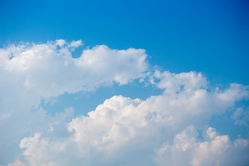 Fototapeta premium Bright blue sky with white clouds for background or wallpapers