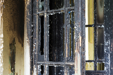 Spalone drzwi