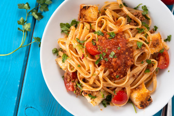 Piatto di deliziose linguine al ragu di pesce, Cucina Italiana
