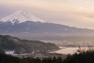Fototapeta na wymiar 夕方の富士山