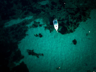 Bateau corse photo drone eau cristaline