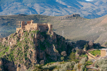 Fototapeta na wymiar Antiguo castillo de los moros del municipio de Lanjarón en la provincia de Granada, Andalucía