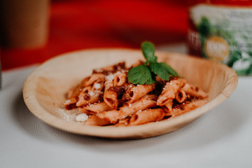 vegan pasta with tomato sauce
