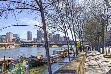 Bir Hakeim bridge inparis