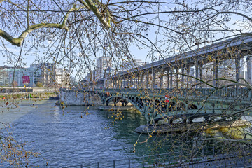 Fototapeta premium Bir Hakeim bridge inparis