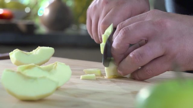 couper des tranches de pommes pour recette de cuisine