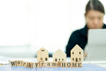 A 37-year-old Asian woman was sitting at a conference call in front of a notebook with the intention of working at home.social distancing