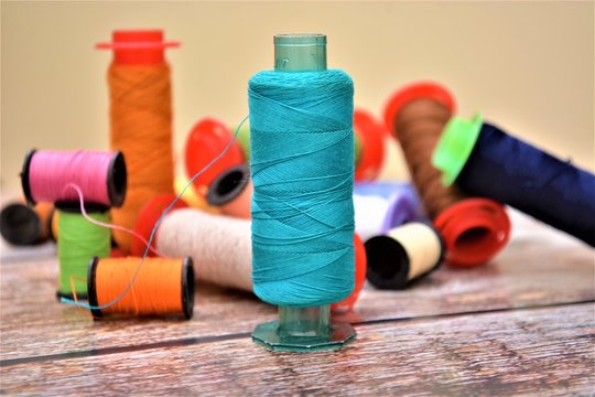 rocchetti di cotone colorato articoli per sartorie