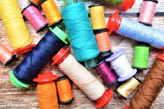 rocchetti di cotone colorato articoli per sartorie