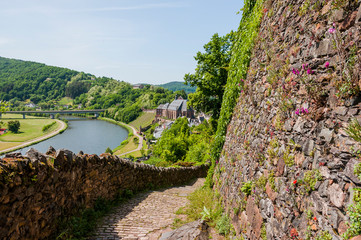 Saarburg, Saar, Fluss, Flussschifffahrt, Stadt, Altstadt, Burg, Burgmauer, Laurentiuskirche,...