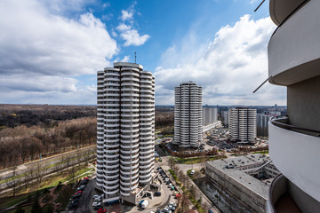 Katowice miasto - osiedle tysiąclecia - wysokie bloki mieszkalne- kukurydze - obrazy, fototapety, plakaty