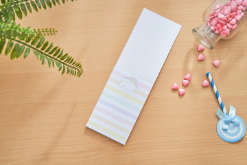 Colored post-it notes on wooden table