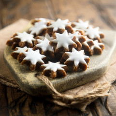 Festive cinnamon cookies with sugar glaze