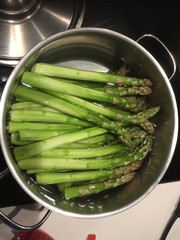 cooking green aspargus