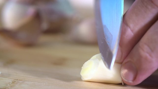 d&eacute;coupe d'ail pour la cuisine