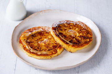Pancakes with caramelised pineapples and icing sugar