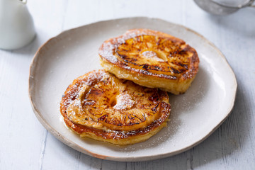 Pancakes with caramelised pineapples and icing sugar