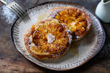 Pancakes with caramelised pineapples and icing sugar