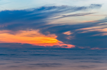 Wolkenverlauf zwischen Himmel und Erde, Blick in das Linzgautal, Richtung Bodensee