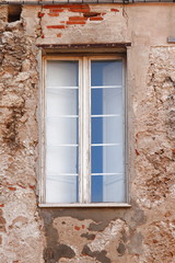 Fototapeta na wymiar Old windows on the facade of a house