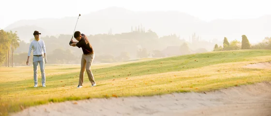 Foto op Plexiglas Asian man golfer playing golf with friend  at golf course © Tawan
