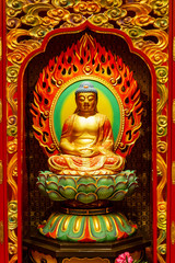 Obraz premium Portrait of a Buddha statue inside the Buddha Tooth Relic Temple in Chinatown District, Singapore.