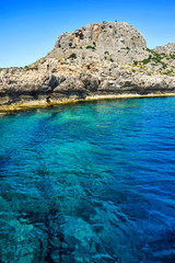 Fototapeta premium Located on the east coast of the island of Rhodes, the small town of Lindos is a natural and historical pearl of the Mediterranean. 