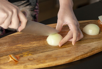 How to cut and chop onions
