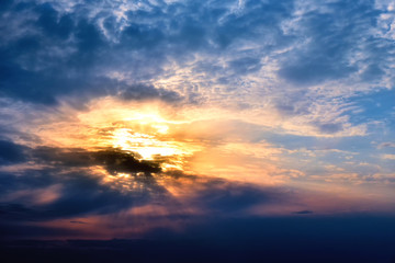 Obraz premium Dramatic clouds at sunset. Beautiful rays of the sun.